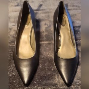 Trotters Kitten Heel (Black) Size 12W